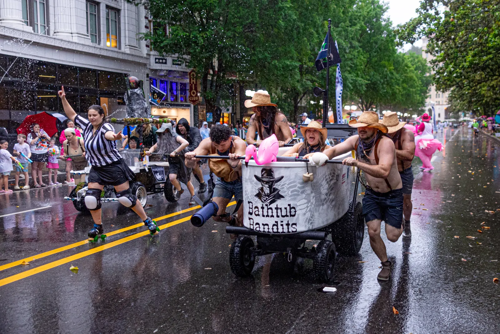 Bathtub Bandits tub race through streets